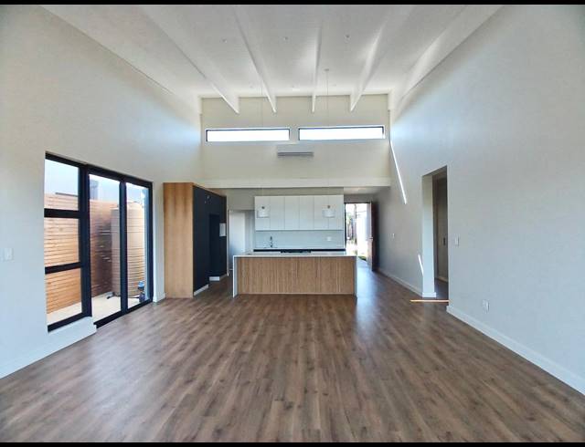 2 BEDROOM TOWNHOUSE FOR SALE IN SALT ROCK